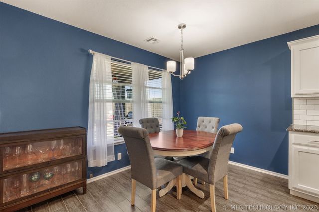 10302 N 98th East Avenue, Owasso, OK 74055