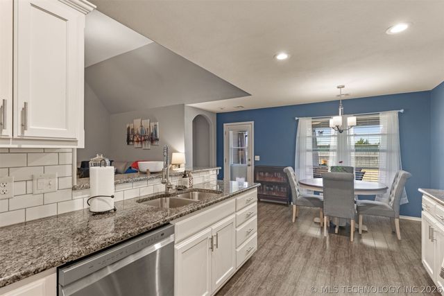 10302 N 98th East Avenue, Owasso, OK 74055