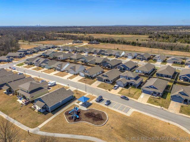 10302 N 98th East Avenue, Owasso, OK 74055