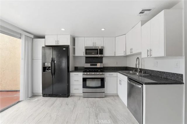 8633 Balboa 20, Northridge, CA 91325