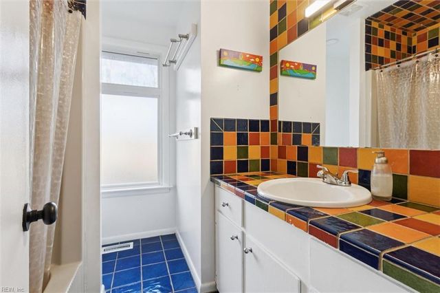 2210 Wolfsnare RD, Virginia Beach, VA 23454