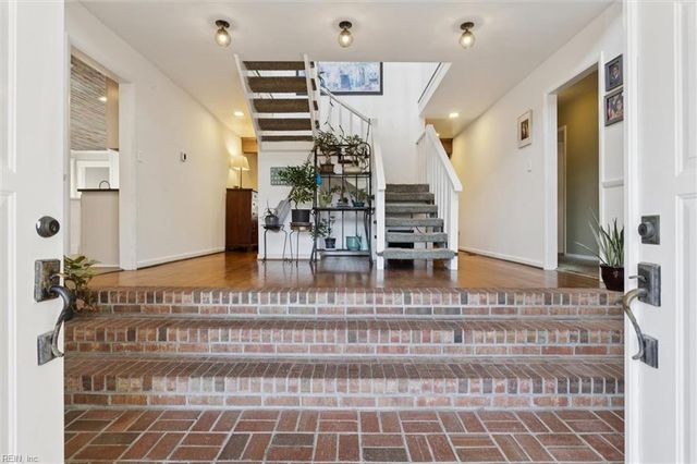 2210 Wolfsnare RD, Virginia Beach, VA 23454