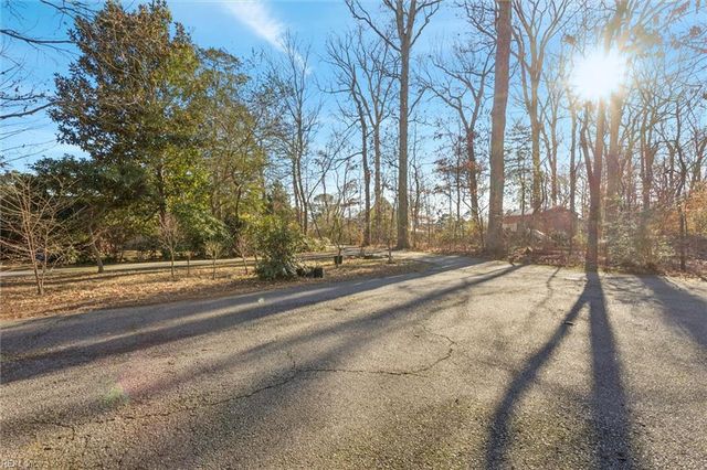 2210 Wolfsnare RD, Virginia Beach, VA 23454