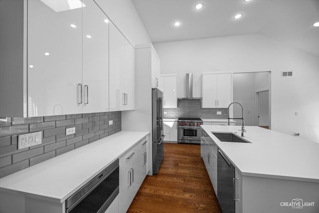 7625 Dunham Road, Woodridge, IL 60517