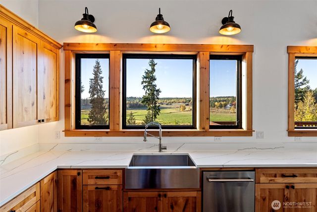 42524 Dean Kreger Rd E, Eatonville, WA 98328