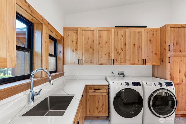 42524 Dean Kreger Rd E, Eatonville, WA 98328