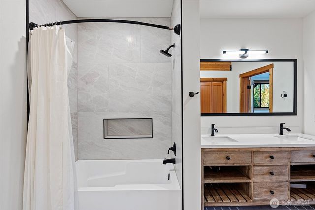 42524 Dean Kreger Rd E, Eatonville, WA 98328