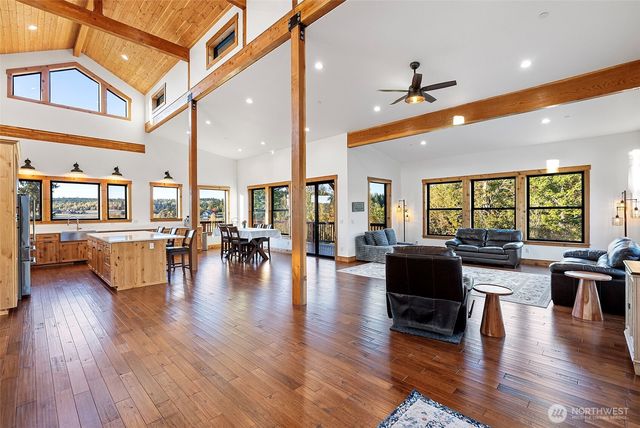 42524 Dean Kreger Rd E, Eatonville, WA 98328