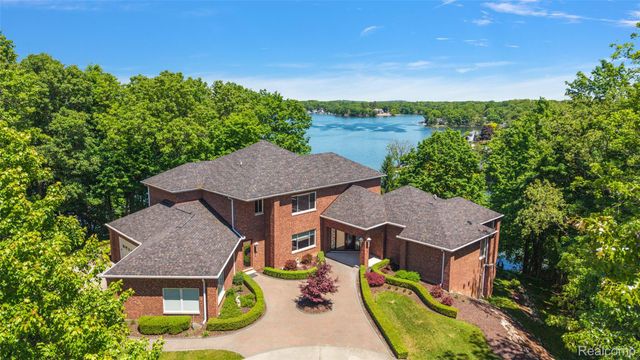781 Windy Fields Court, Addison Township, MI 48367