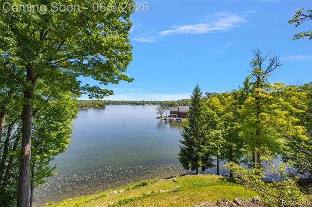 781 Windy Fields Court, Addison Township, MI 48367