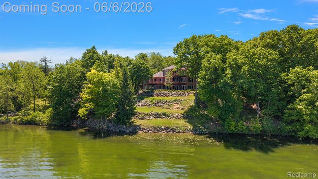 781 Windy Fields Court, Addison Township, MI 48367
