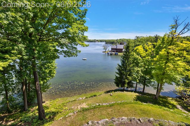 781 Windy Fields Court, Addison Township, MI 48367
