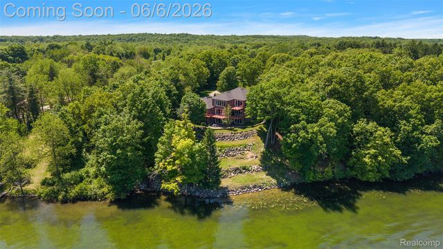 781 Windy Fields Court, Addison Township, MI 48367