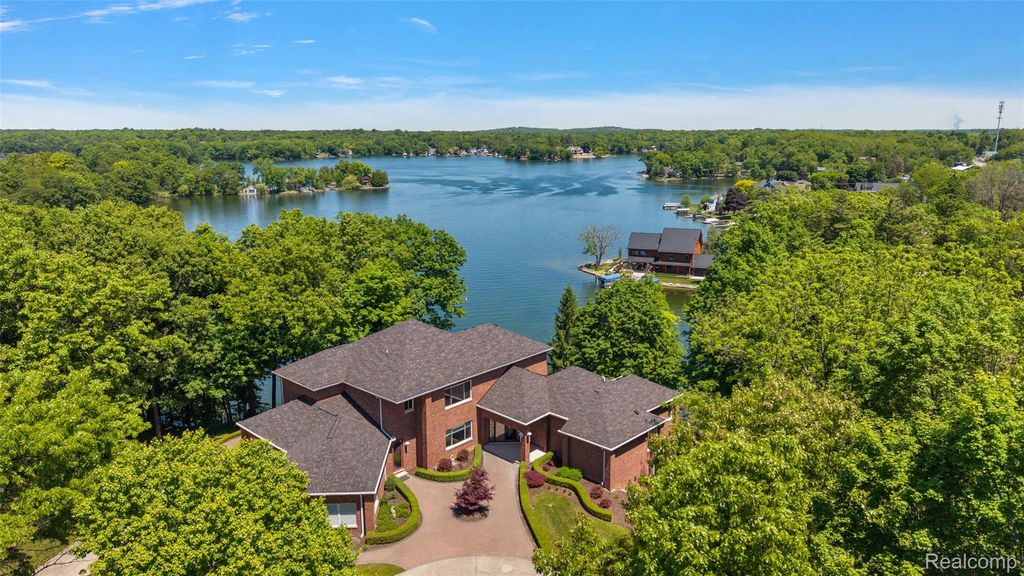 781 Windy Fields Court, Addison Township, MI 48367