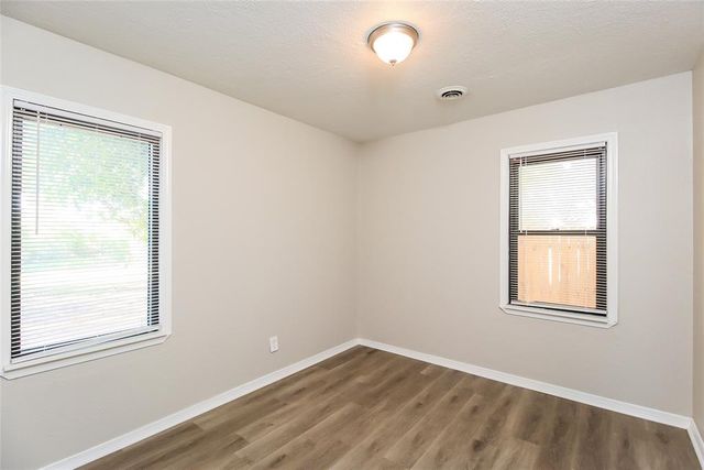 1105 S Locust Commons, Midwest City, OK 73110