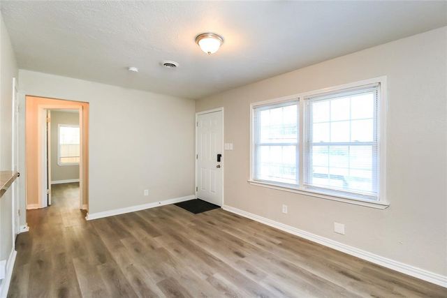 1105 S Locust Commons, Midwest City, OK 73110