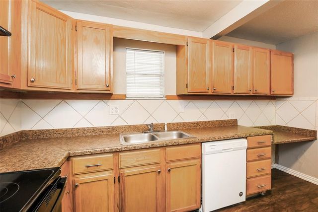 1105 S Locust Commons, Midwest City, OK 73110