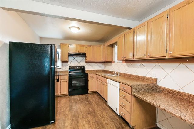 1105 S Locust Commons, Midwest City, OK 73110