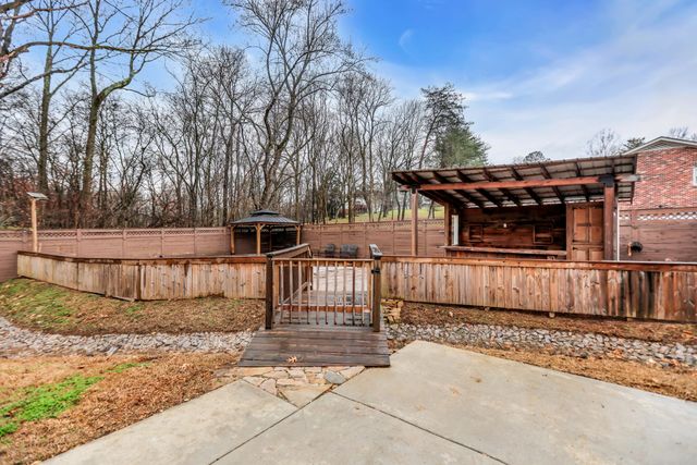 406 Andes Dr, Columbia, TN 38401