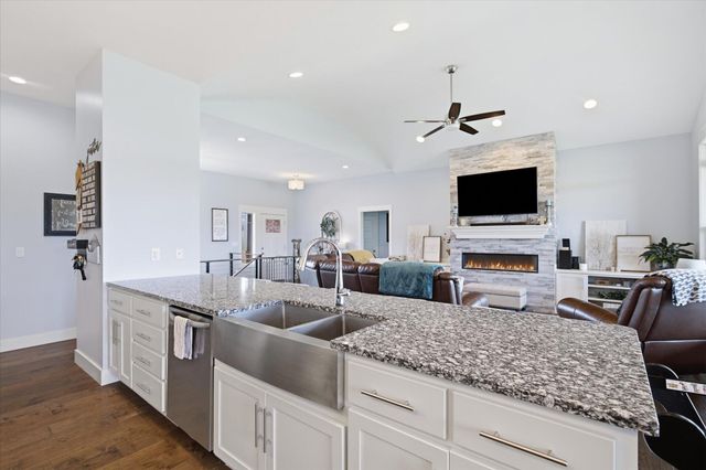 141 Lilac Lane, Clever, MO 65631