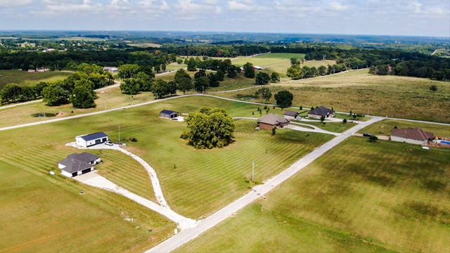 141 Lilac Lane, Clever, MO 65631