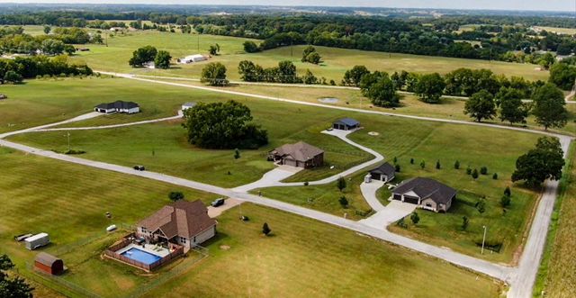 141 Lilac Lane, Clever, MO 65631