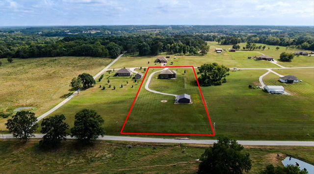 141 Lilac Lane, Clever, MO 65631