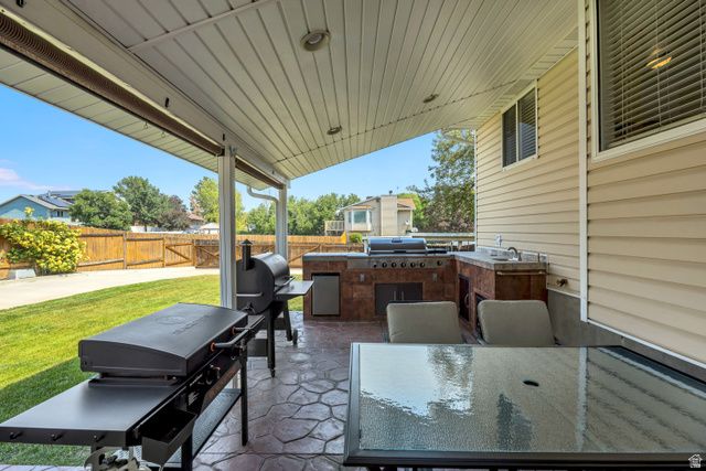 6902 S LYNARIA CT, West Jordan, UT 84081