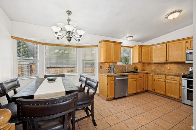 6902 S LYNARIA CT, West Jordan, UT 84081