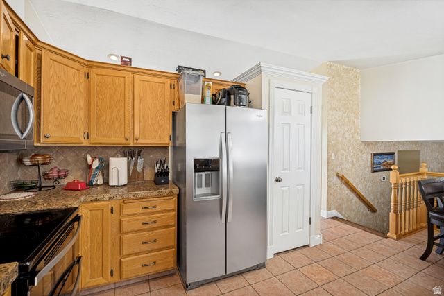 6902 S LYNARIA CT, West Jordan, UT 84081