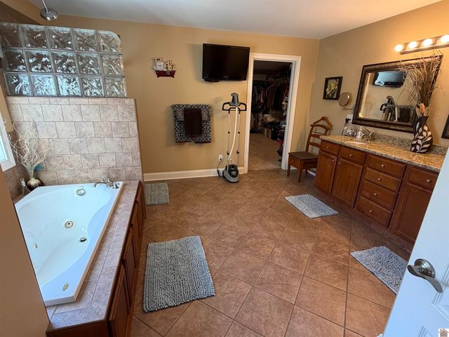 5710 Kentucky Dam Rd 632 X 243 X 51 X 218 X 21, Paducah, KY 42001