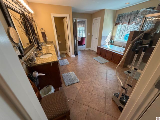 5710 Kentucky Dam Rd 632 X 243 X 51 X 218 X 21, Paducah, KY 42001