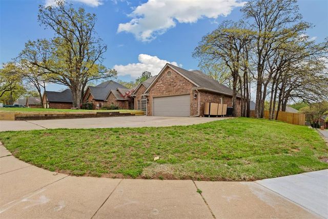 2405 Powderhorn, Edmond, OK 73034
