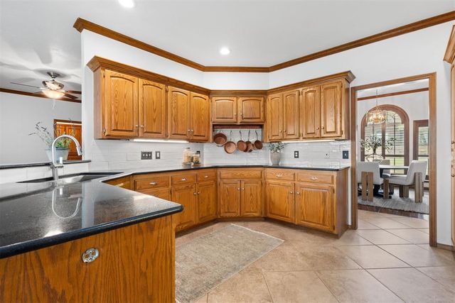 2405 Powderhorn, Edmond, OK 73034