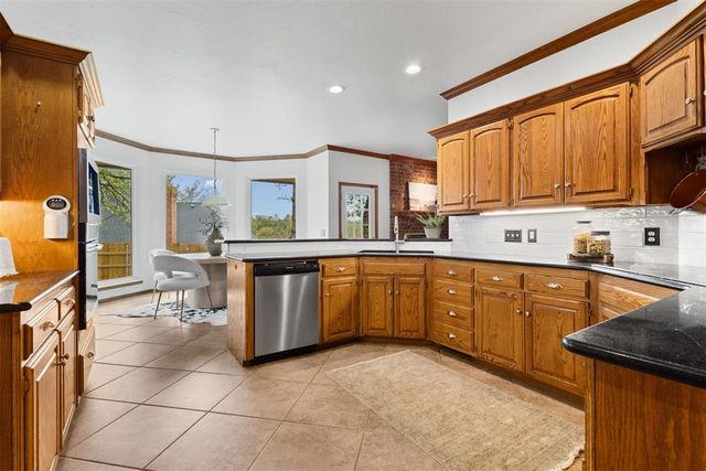 2405 Powderhorn, Edmond, OK 73034
