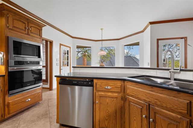 2405 Powderhorn, Edmond, OK 73034