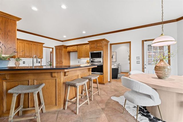 2405 Powderhorn, Edmond, OK 73034