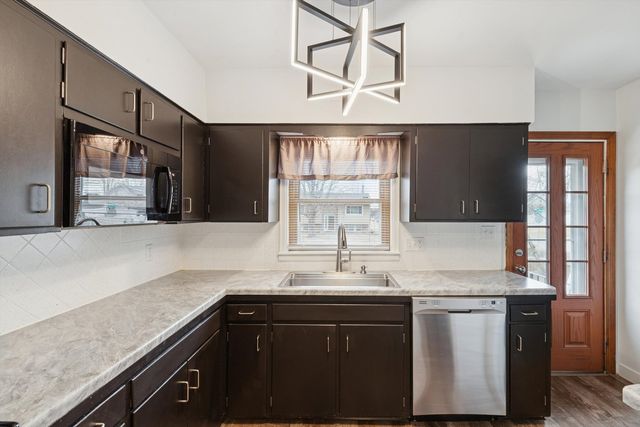 2047 32ND Street, Rock Island, IL 61201