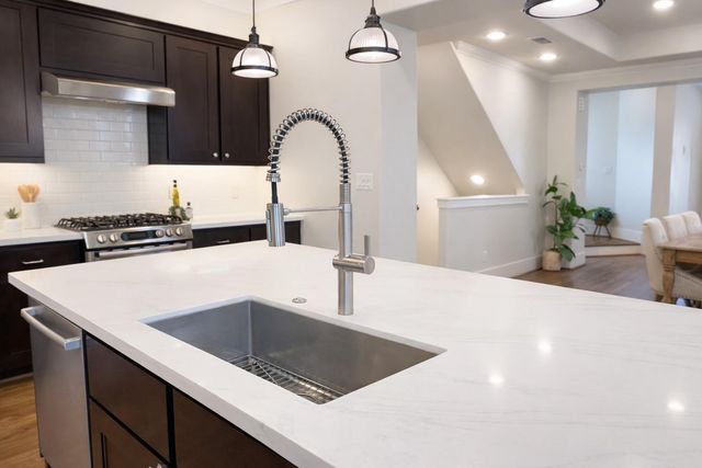 542 Oxford Street, Houston, TX 77007