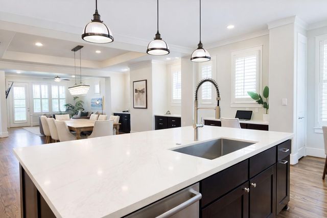 542 Oxford Street, Houston, TX 77007