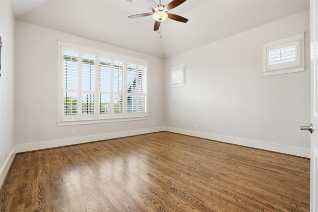 542 Oxford Street, Houston, TX 77007