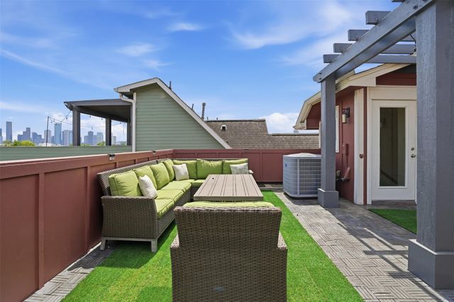 542 Oxford Street, Houston, TX 77007