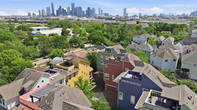 542 Oxford Street, Houston, TX 77007