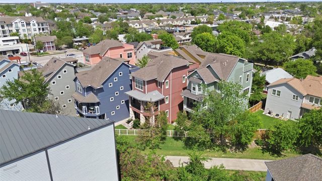 542 Oxford Street, Houston, TX 77007