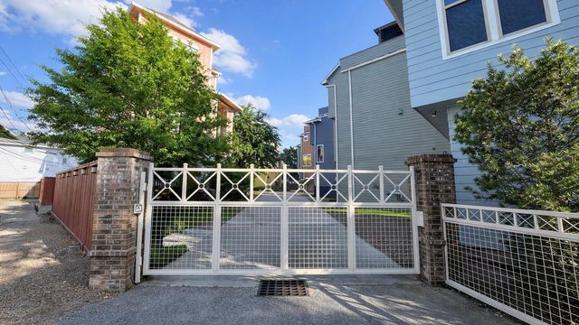 542 Oxford Street, Houston, TX 77007