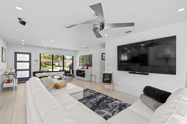 160 SE 12th Court, Pompano Beach, FL 33060