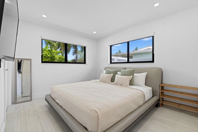 160 SE 12th Court, Pompano Beach, FL 33060