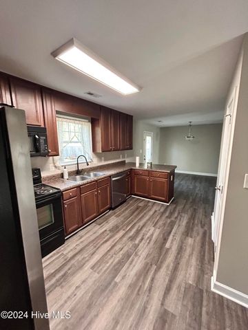 106 Blueberry Fields Road, Maple Hill, NC 28454