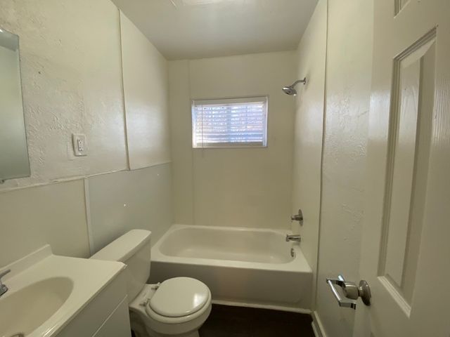 2212 Lea Crest Drive, Dallas, TX 75216