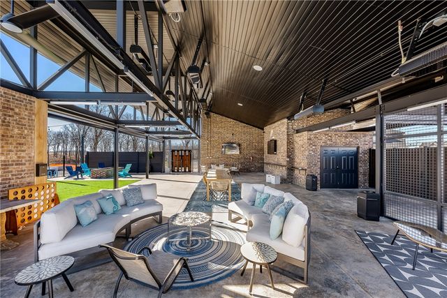 6201 SW Beacon Street, Bentonville, AR 72713